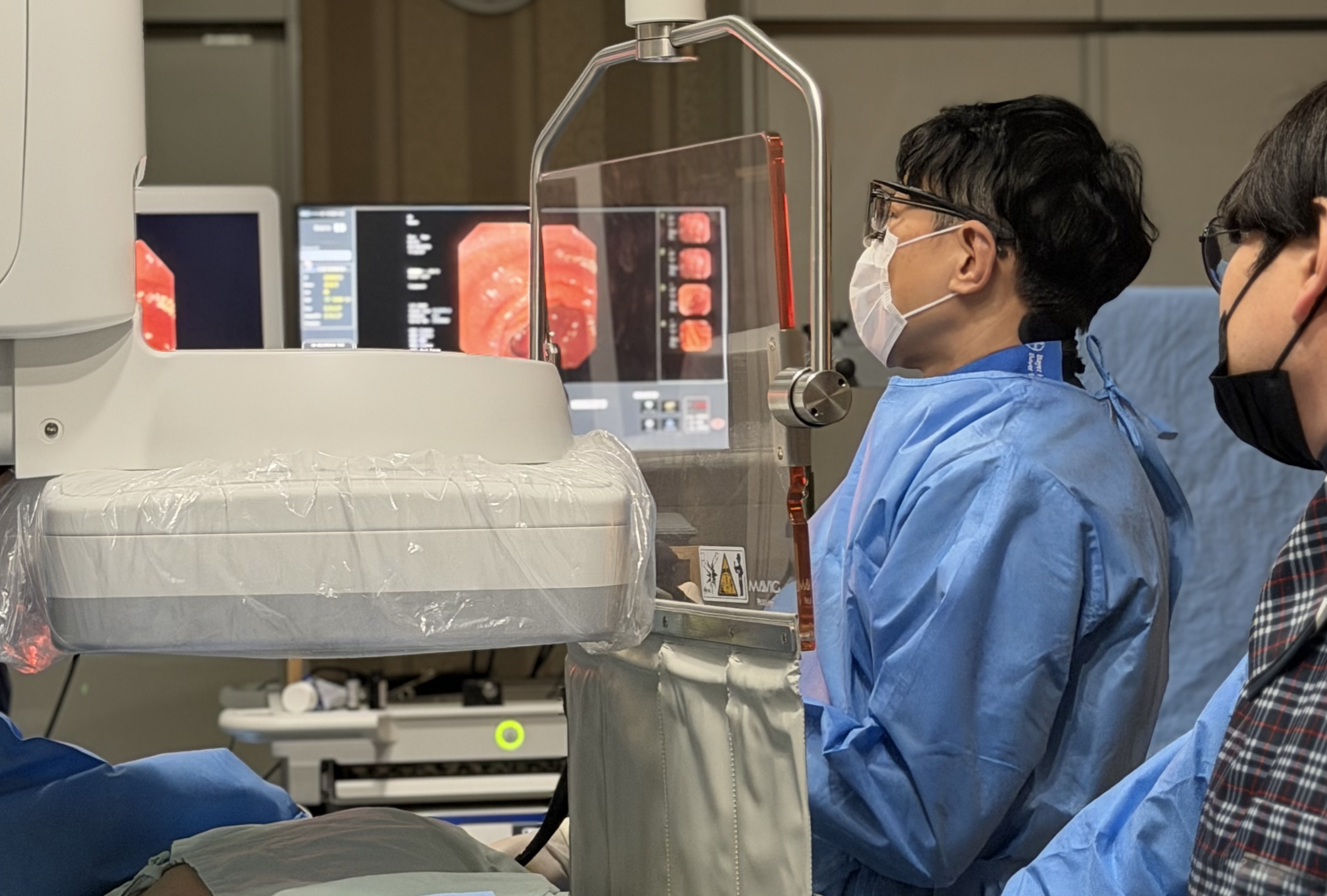 소화기내과 황종호 과장님 ERCP 시술장면 2.jpg