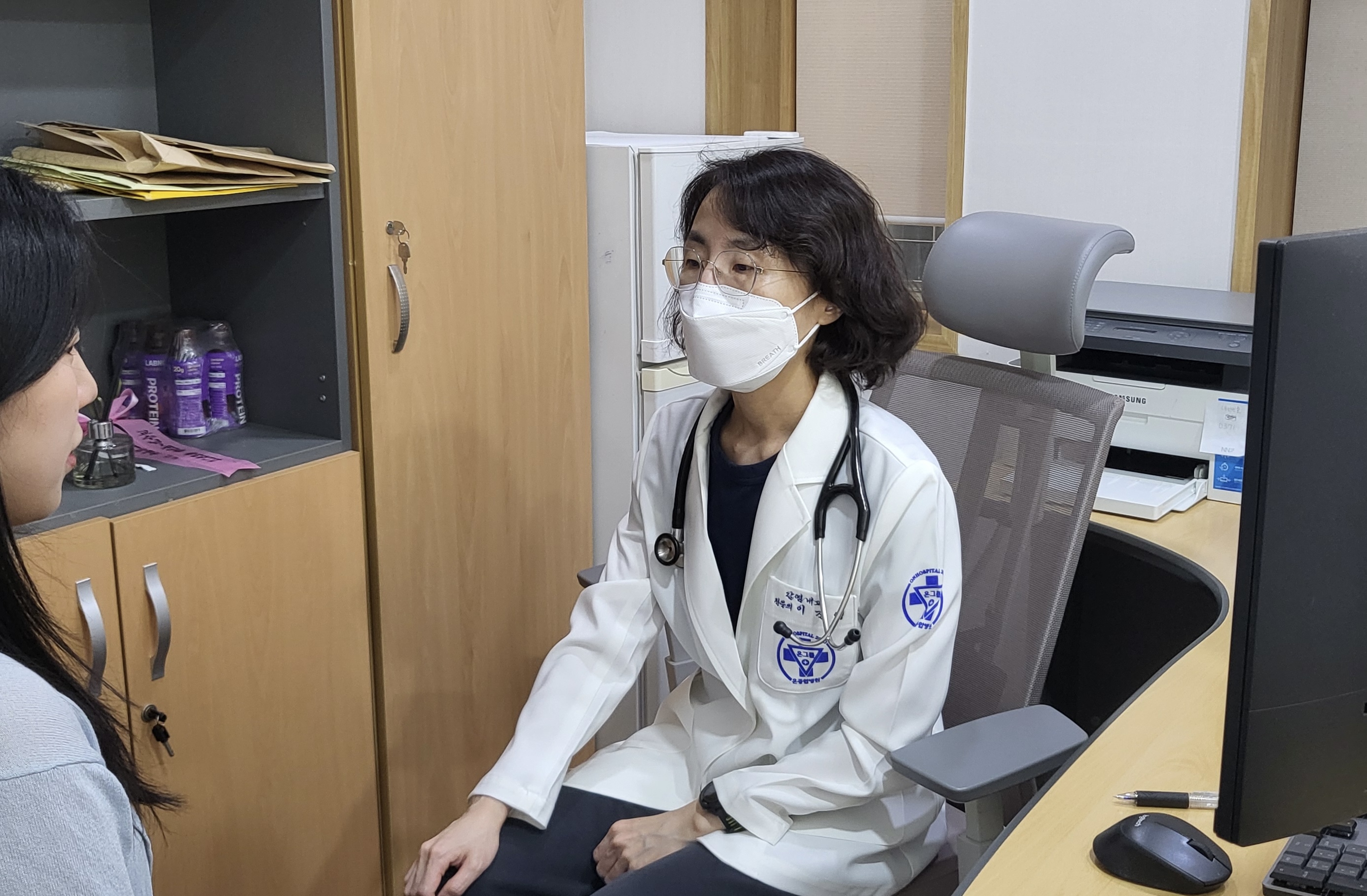온병원 감염내과 이진영과장 진료모습 (2).jpg