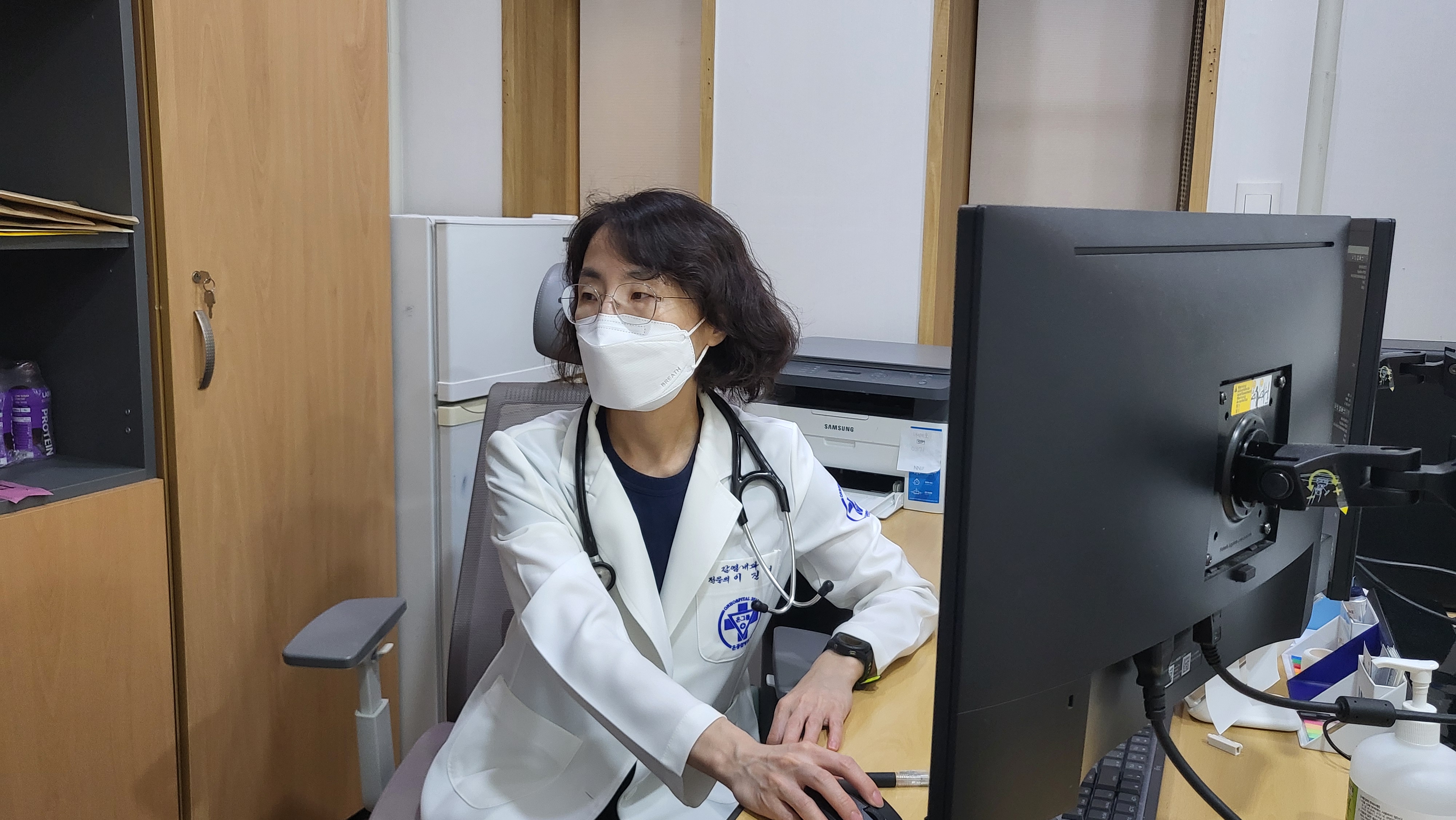 온병원 감염내과 이진영과장 진료모습 (3).jpg